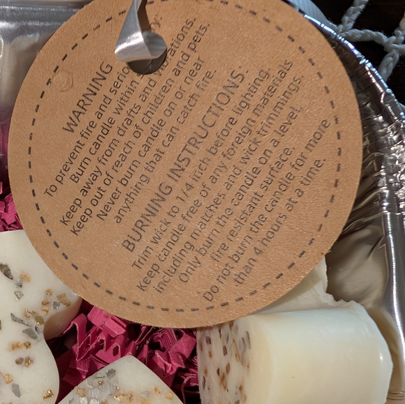 Hand Poured Heart-Shaped Soy Wax Melts - Picture 3 of 6